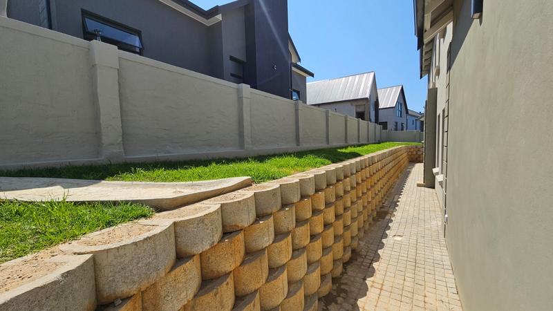 3 Bedroom Property for Sale in Outeniquasbosch Western Cape